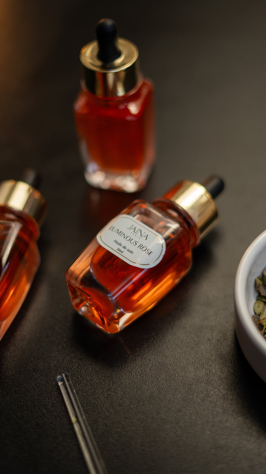 Precious oil serum Luminous Rose  natural perfumed with rose Jaina Paris in glass bottle